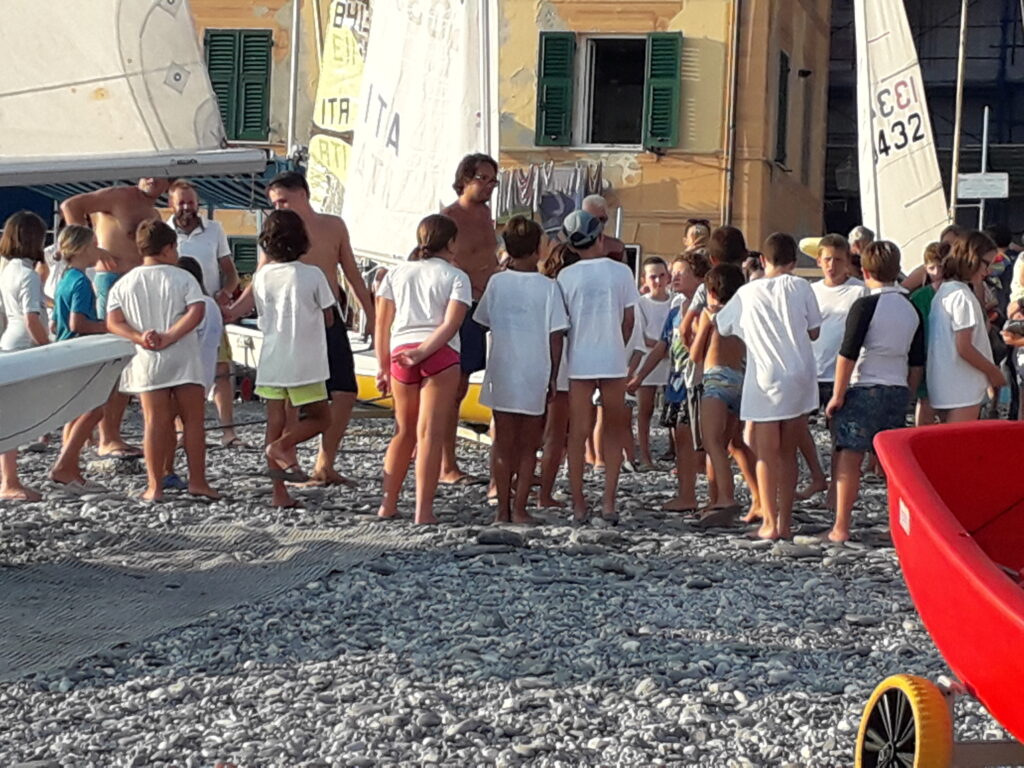 pronti a uscire a vela...
