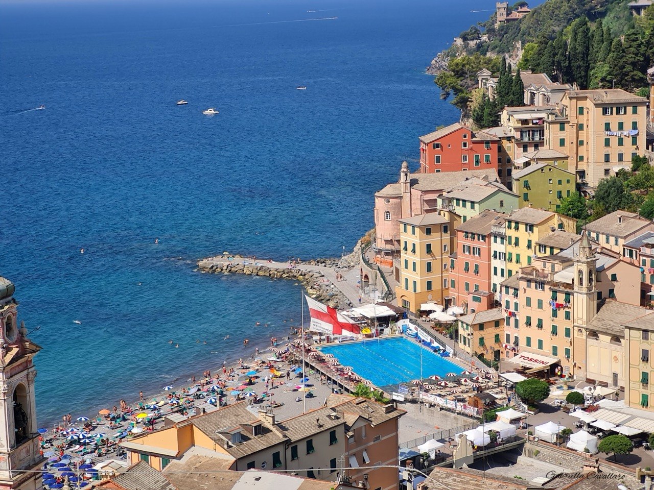 sori dall'alto con bandiera genovese